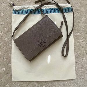 Tory Burch McGraw Wallet Crossbody in Silver Maple.